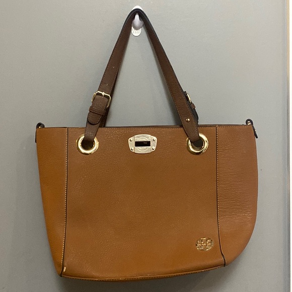 Tory Burg - Picture 1 of 2